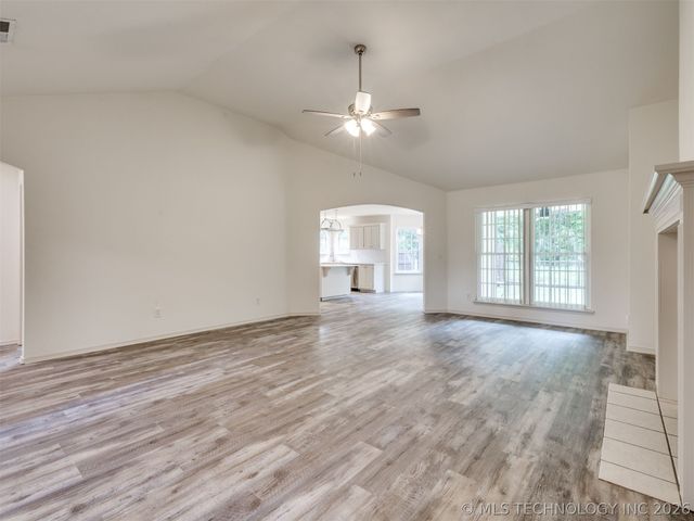 5324 S Redbud Place, Sand Springs, OK 74063