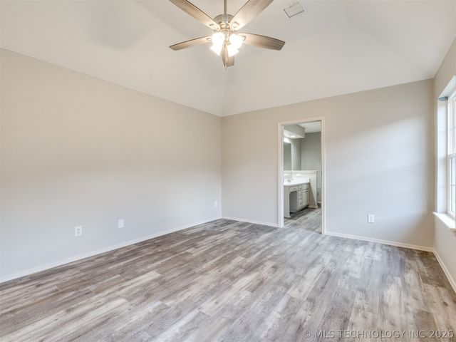 5324 S Redbud Place, Sand Springs, OK 74063