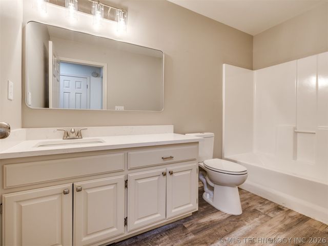 5324 S Redbud Place, Sand Springs, OK 74063