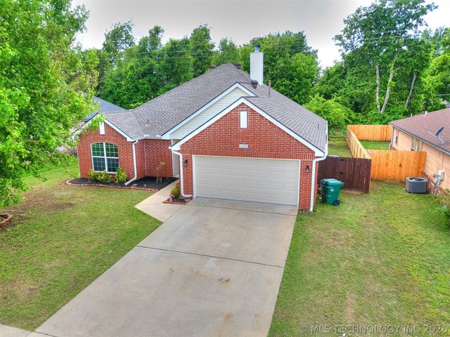 5324 S Redbud Place, Sand Springs, OK 74063