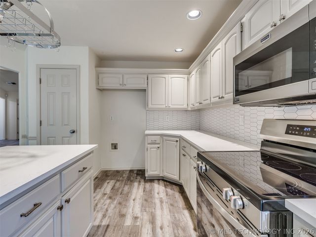 5324 S Redbud Place, Sand Springs, OK 74063