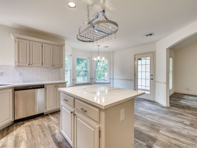 5324 S Redbud Place, Sand Springs, OK 74063
