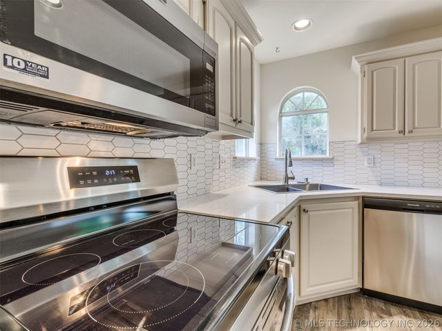 5324 S Redbud Place, Sand Springs, OK 74063