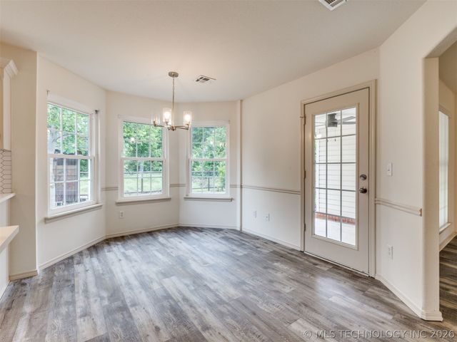 5324 S Redbud Place, Sand Springs, OK 74063