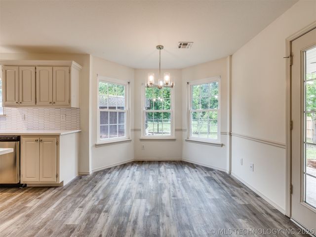5324 S Redbud Place, Sand Springs, OK 74063