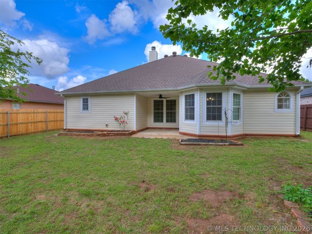 5324 S Redbud Place, Sand Springs, OK 74063
