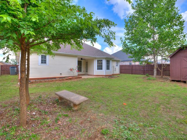 5324 S Redbud Place, Sand Springs, OK 74063
