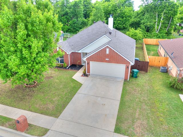 5324 S Redbud Place, Sand Springs, OK 74063