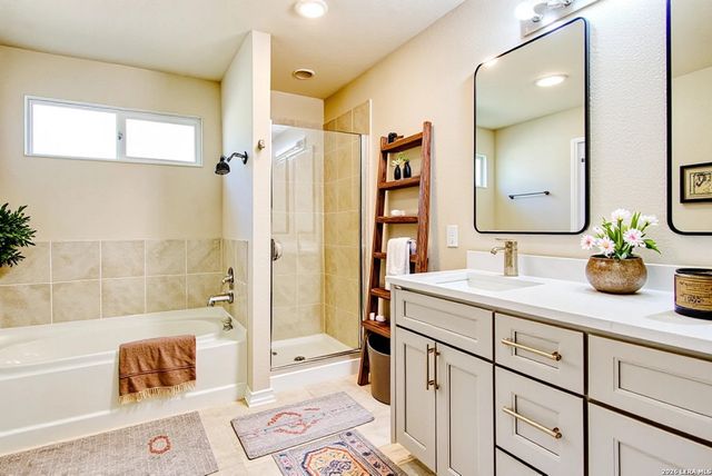 7614 Eclipse Mark, San Antonio, TX 78252