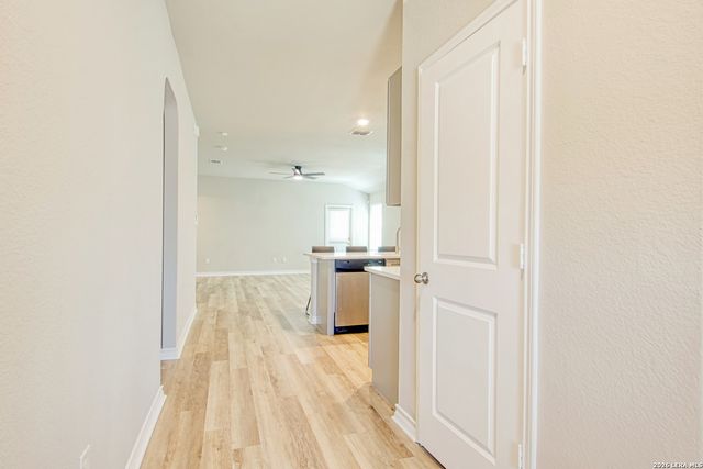 7614 Eclipse Mark, San Antonio, TX 78252