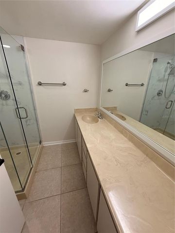 5279 CORAL COURT 626, Orlando, FL 32811