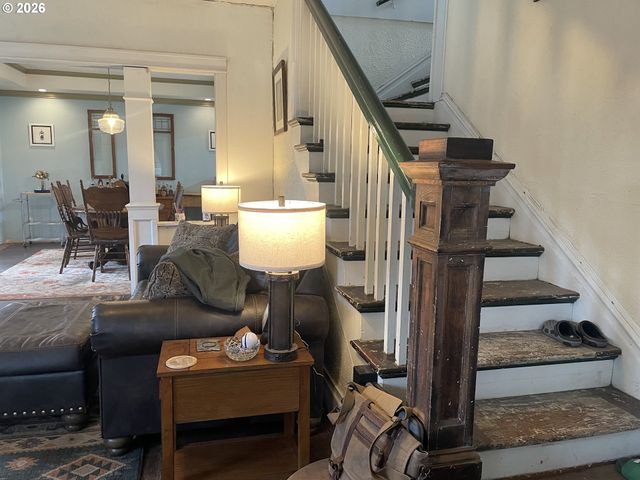 1006 5TH St, Springfield, OR 97477