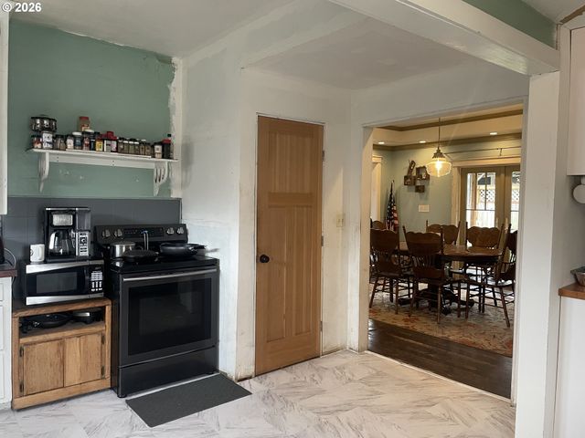 1006 5TH St, Springfield, OR 97477