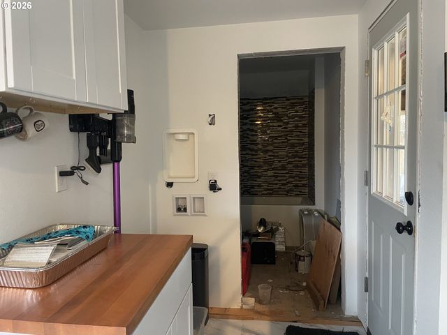 1006 5TH St, Springfield, OR 97477