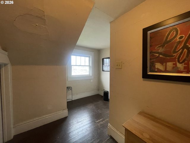 1006 5TH St, Springfield, OR 97477