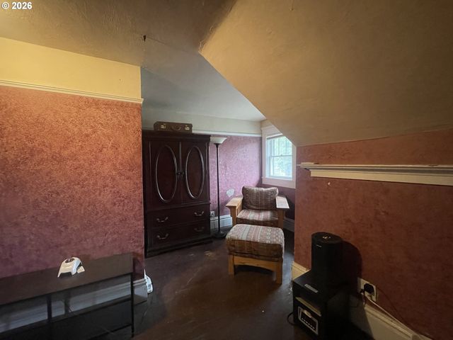 1006 5TH St, Springfield, OR 97477