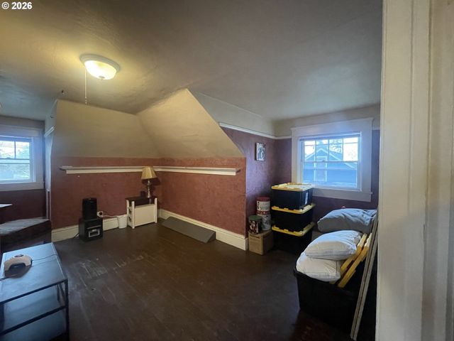 1006 5TH St, Springfield, OR 97477