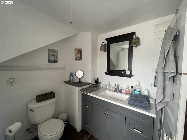 1006 5TH St, Springfield, OR 97477