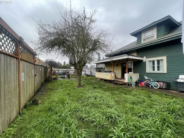 1006 5TH St, Springfield, OR 97477