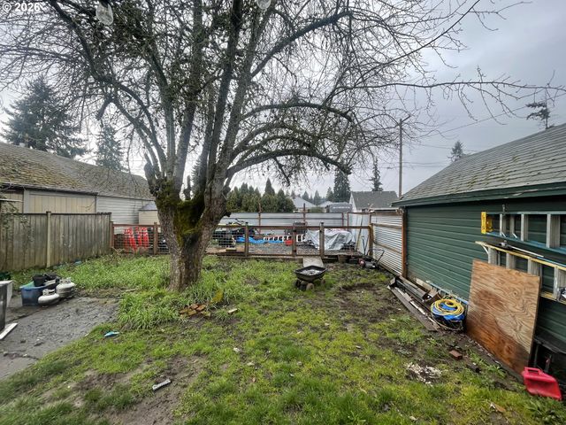 1006 5TH St, Springfield, OR 97477