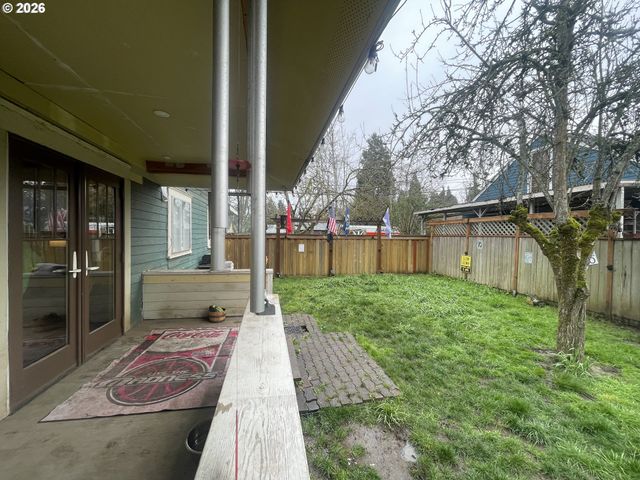 1006 5TH St, Springfield, OR 97477