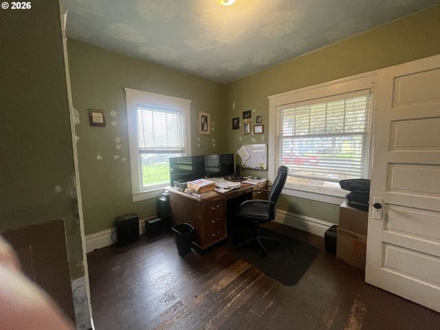 1006 5TH St, Springfield, OR 97477