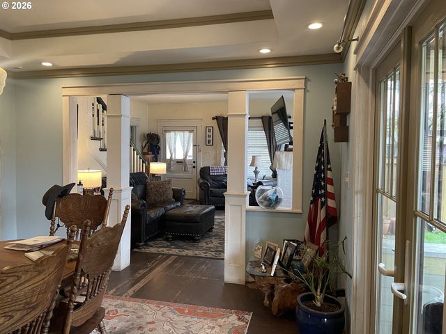 1006 5TH St, Springfield, OR 97477