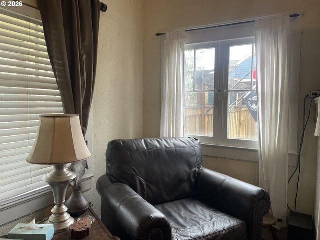 1006 5TH St, Springfield, OR 97477