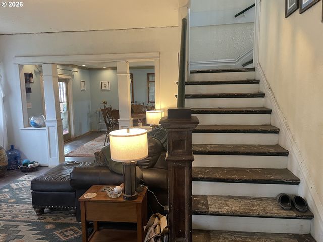 1006 5TH St, Springfield, OR 97477