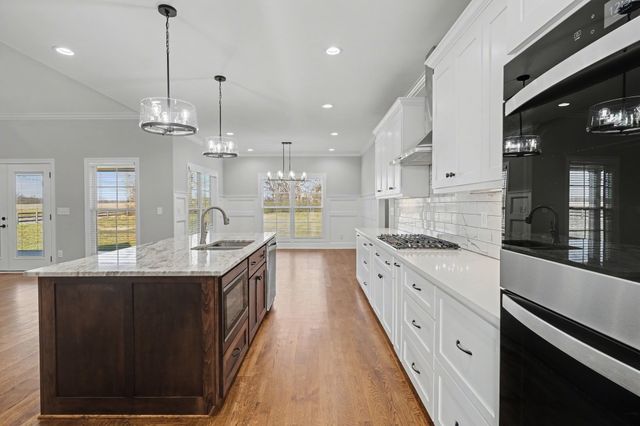 8001 Traditions Ln, Columbia, TN 38401