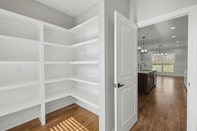 8001 Traditions Ln, Columbia, TN 38401