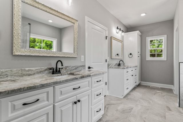 8001 Traditions Ln, Columbia, TN 38401