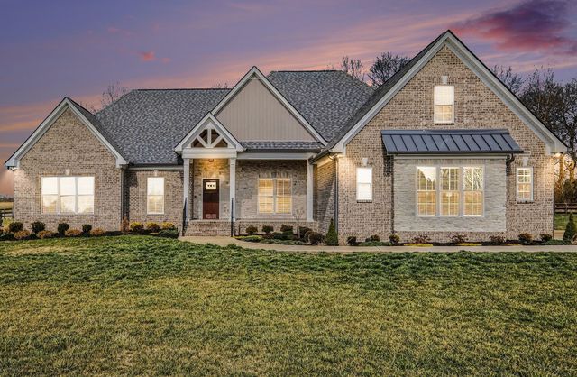 8001 Traditions Ln, Columbia, TN 38401