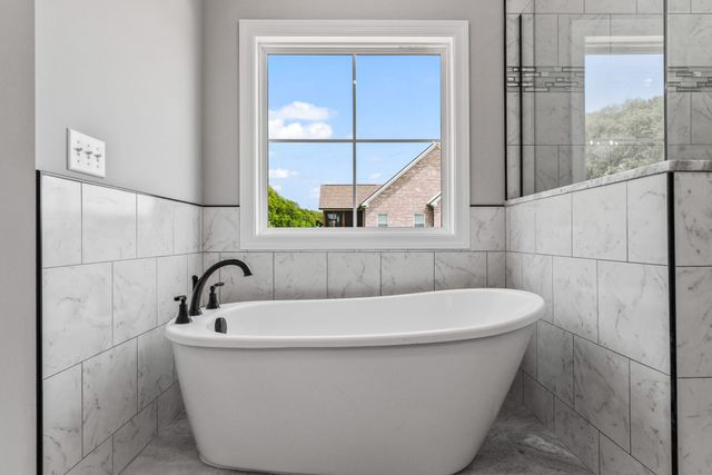 8001 Traditions Ln, Columbia, TN 38401