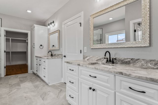 8001 Traditions Ln, Columbia, TN 38401