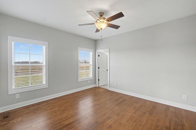 8001 Traditions Ln, Columbia, TN 38401