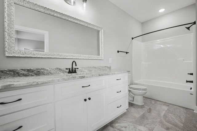 8001 Traditions Ln, Columbia, TN 38401