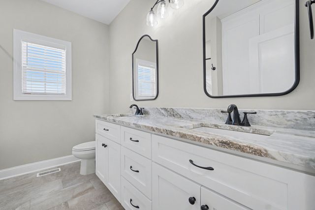 8001 Traditions Ln, Columbia, TN 38401