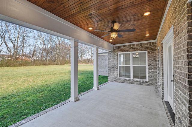 8001 Traditions Ln, Columbia, TN 38401