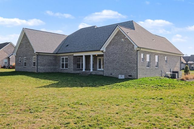 8001 Traditions Ln, Columbia, TN 38401