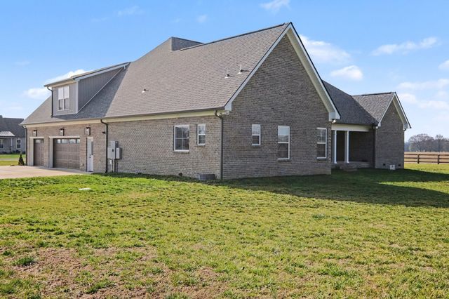 8001 Traditions Ln, Columbia, TN 38401