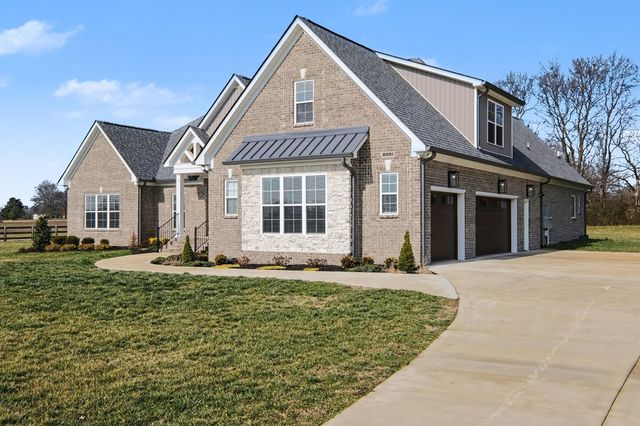 8001 Traditions Ln, Columbia, TN 38401