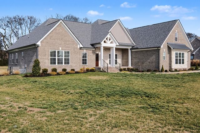 8001 Traditions Ln, Columbia, TN 38401