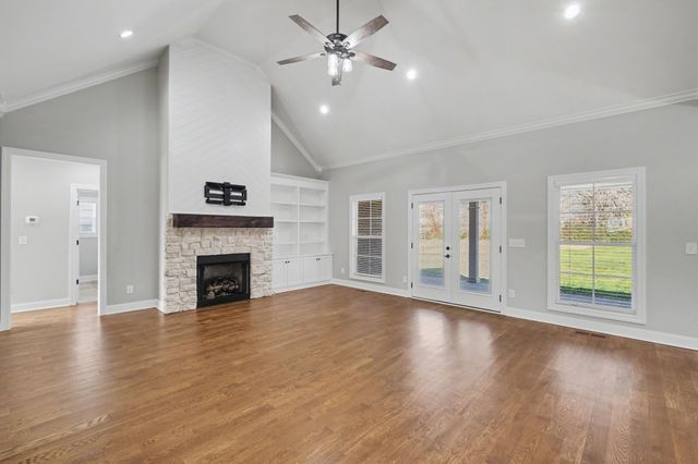 8001 Traditions Ln, Columbia, TN 38401