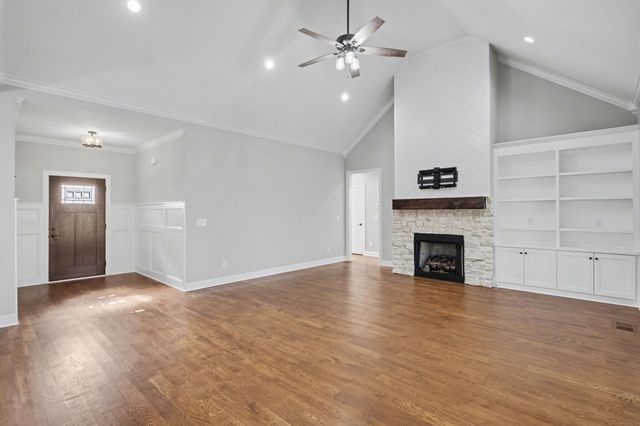 8001 Traditions Ln, Columbia, TN 38401