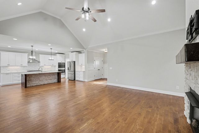 8001 Traditions Ln, Columbia, TN 38401