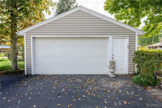 136 Helen Avenue, Hamburg, NY 14219