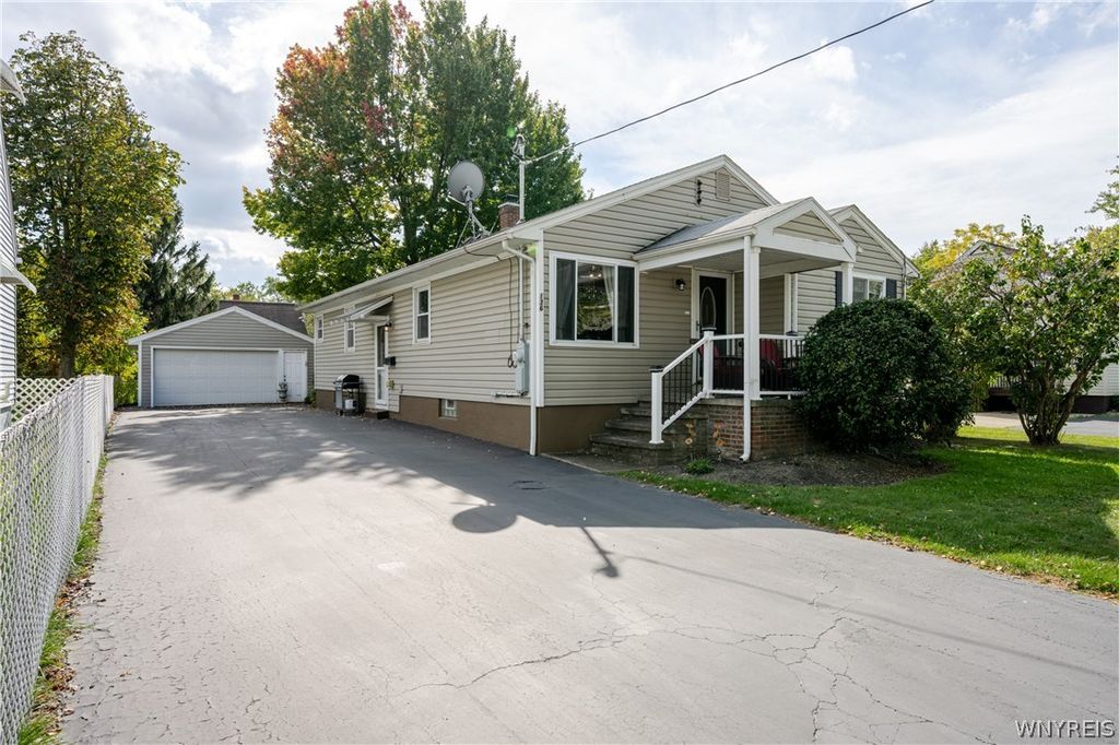 136 Helen Avenue, Hamburg, NY 14219