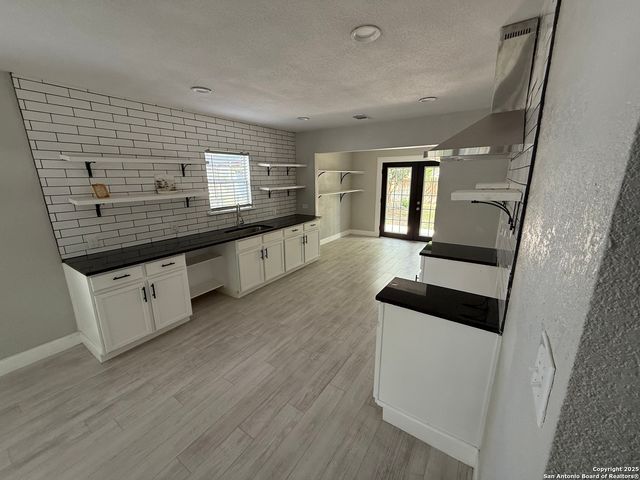 2327 Clower, San Antonio, TX 78201