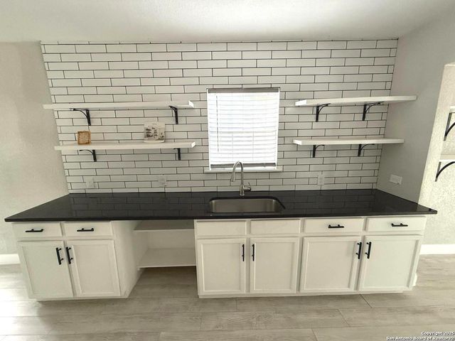 2327 Clower, San Antonio, TX 78201
